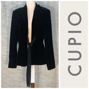 Cupio Black Velour Blazer.